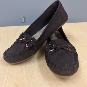 Dexflex Comfort by Payless Dark Brown suede loafer with gold accents SIZE 10W